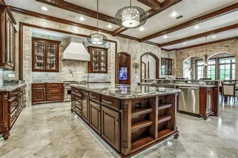 Kitchen islands are an amazing addition to almost all kitchen designs and so we have decided to create a gallery of high definition kitchen island pictures to help inspire you. 20 Beautiful Traditional Kitchen Designs - Page 4 of 4