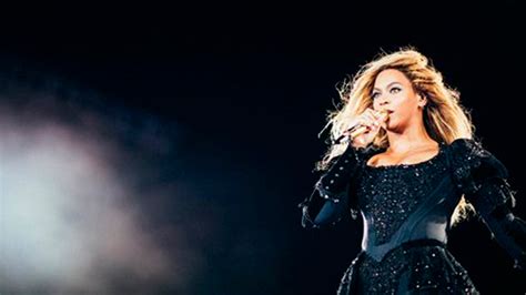 Beyoncé Sings Irreplaceable In Spanish During Concert In Barcelona