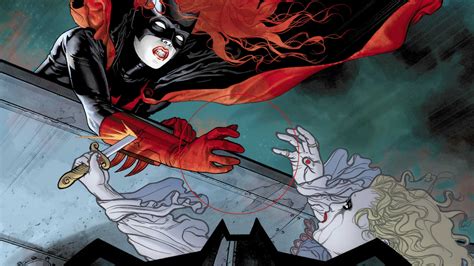 Cws Batwoman Looks Comic Book Perfect In Costume Reveal