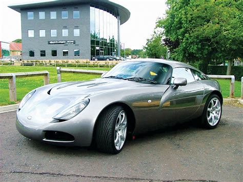 Televiziunea română are statut de serviciu public autonom de interes naţional şi emite pe cinci canale: TVR Car Club - TVR T350 Details - TVR Car Club