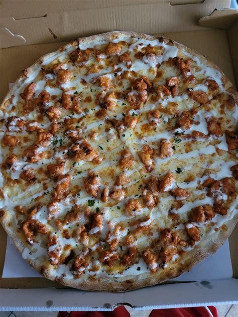 best buffalo chicken pizza i ve ever eaten r foodporn