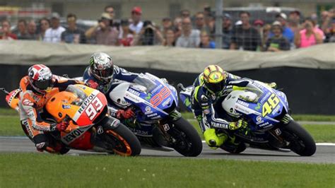 Perbedaan Rossi Dan Lorenzo Menurut Marquez