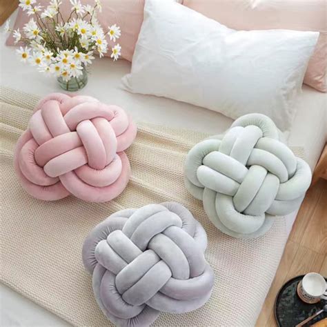 Extraordinary Diy Knot Pillows To Give New Appearance To Your Home