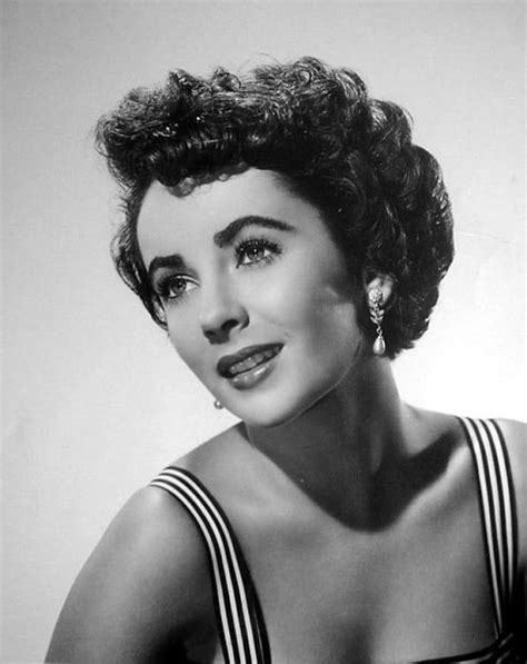 Elizabeth Taylor S Dark Outlined Eyes Were Due To A Rare Mutation Giving Her Double Eyelashes