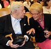 Leute: Helmut Schmidts Tochter freut sich über seine neue Partnerschaft ...