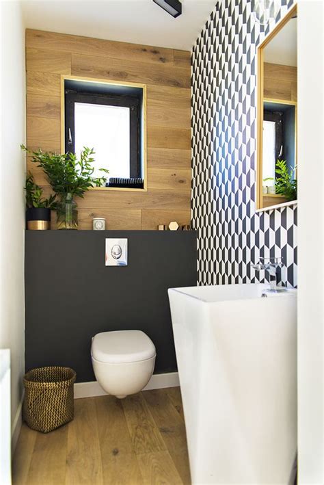 Abattant wc effet bois, l 45 x l 37 x h 5,5 cm. Idée décoration Salle de bain - Petite salle de bains déco avec bois, peinture foncée et mur de ...