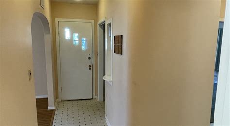 2 Bedroom Upper Unit In Varsity View Apartments 1302 Elliott St