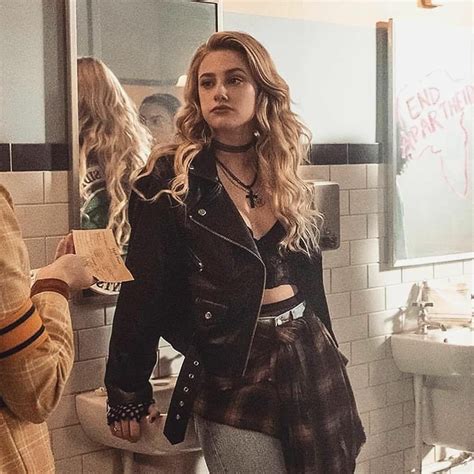 Pin By 𝒱𝒾𝓁𝑒𝓃𝓈𝓀𝒶𝓎𝒶 On Reinhartily Riverdale Fashion Riverdale Betty Cooper