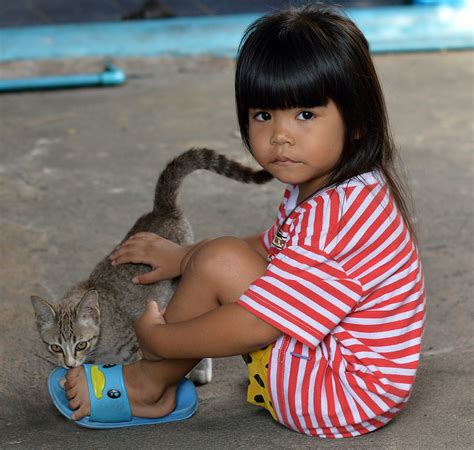 Girl With Kitten The Foreign Photographer Flickr