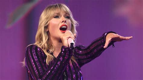 Taylor Swift Surprises Fans By Releasing Her New Track The Archer Teen Vogue