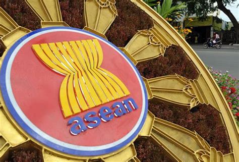 Penubuhan komuniti asean dipersetujui pemimpin negara asean pada sidang kemuncak asean bila ini dapat dilaksana dengan berkesan, ekonomi komuniti malaysia, indonesia dan brunei dapat ditingkatkan secara bersama selaras dengan peranan (objektif) komuniti asean 2015, katanya. Perang perdagangan tidak akan beri kesan serta-merta ke ...