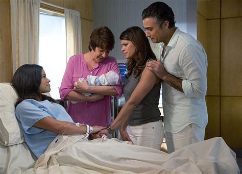 The Jane The Virgin Cast Drops Season Finale Hints Chooses Sides In