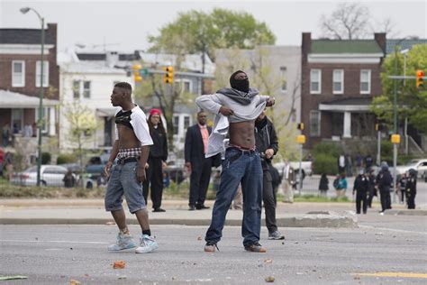 Post Eeuu Violentos Disturbios En Baltimore Tras Funeral Del
