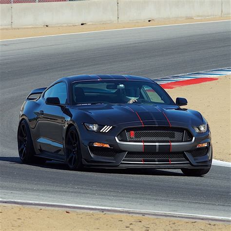 Ford Mustang Shelby Gt350r Specs 2015 2016 2017 2018 Autoevolution
