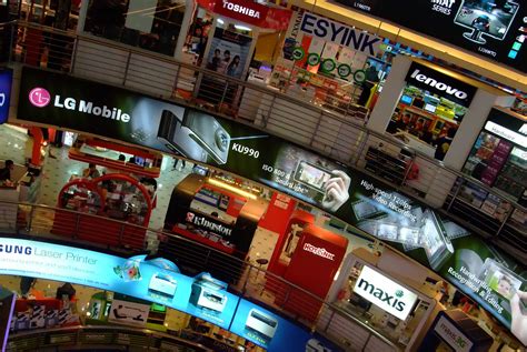 It's not out of the ordinary to walk out with defective goods and in. Plaza Low Yat: elettronica a Kuala Lumpur - Nella Terra di ...