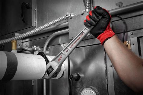 Tool Review Zone Milwaukee Introduces The 10l Pipe Wrench With New To