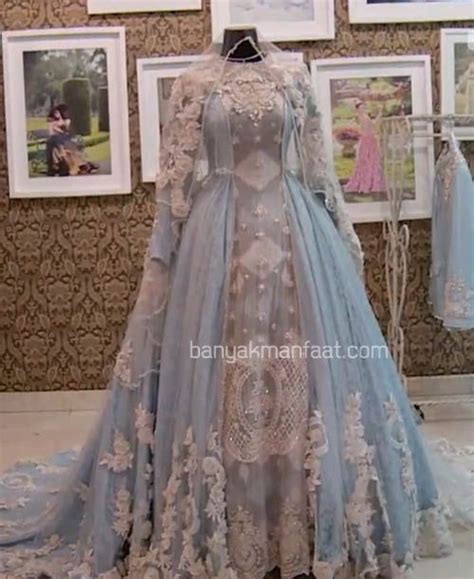 Karena model gaun pengantin ini terlihat kekinian dan bikin penampilan makin cantik. Desainer Gaun Pernikahan Ala Princess | Gaun perkawinan ...