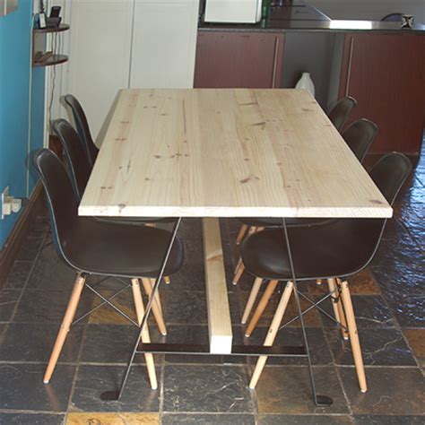 When you want to make a pine tabletop from narrow planks, you usually glue the planks together in a procedure called lamination. HOME DZINE Home DIY | Make a pine dining table