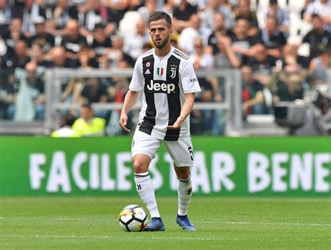 Barcelona transfer news: Juventus snub Man City over ...
