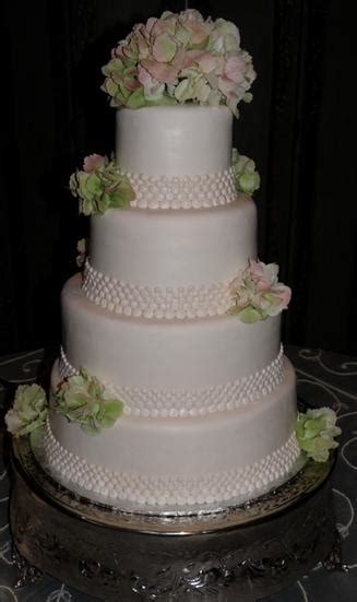 Please place your order at least 2 weeks in advance of your event to ensure we are available. Wedding Cakes Bakeries near Lafayette, LA | Magnolia Court