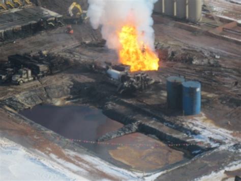 News Photos North Dakota Oil Well Fire Still Burning