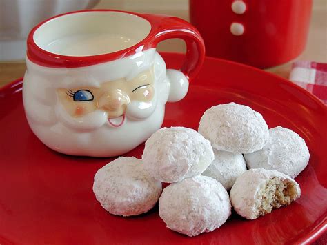 Christmas in russia is normally celebrated on january 7th (only a few catholics might celebrate it on the dessert is often things like fruit pies, gingerbread and honeybread cookies (called pryaniki) and. Russian+Desserts | Russian Teacakes {gluten free option ...