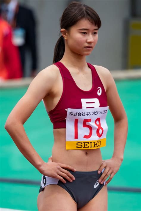 sporty girls female athletes yumi track and field sports bra yahoo fashion sports moda
