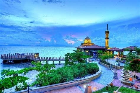 There are 6 operators that run from penang to kuala perlis, with 7 departures per day. Malaysia: Masjid Al-Hussain, Kuala Perlis, Perlis, Malaysia