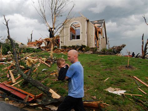 Missouri Tornadoes Kill At Least 30 Sunday Americas Gulf News
