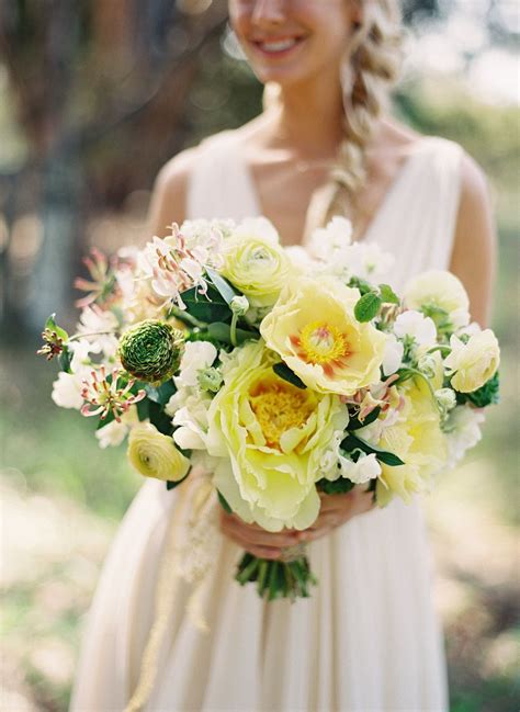 20 Yellow Wedding Bouquets To Brighten Up Your Big Day Yellow Wedding