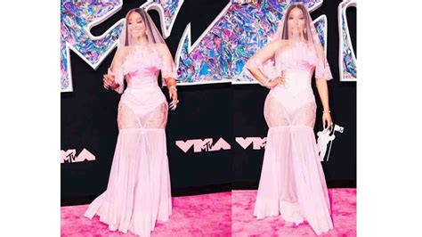 Nicki Minaj Suffers Wardrobe Malfunction At Mtv Vmas Glamsham