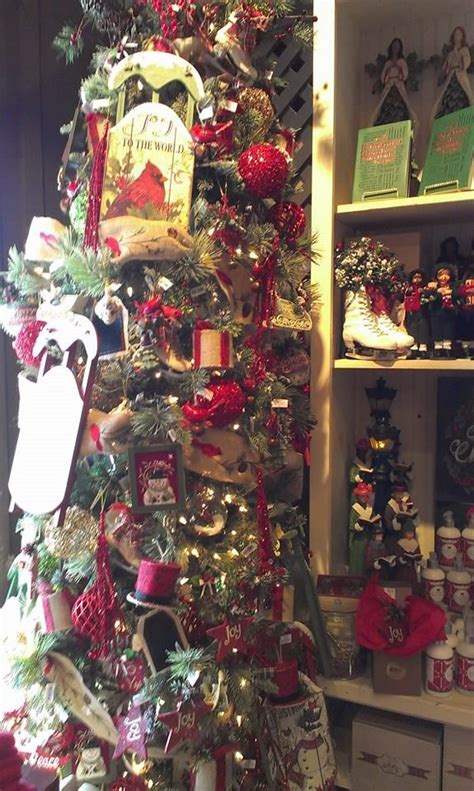 He had seen the french 'bon bon' sweets (almonds wrapped in pretty paper) on a visit to paris in 1840. Cracker Barrel Christmas Tree | Christmas / New Year 15/16 ...