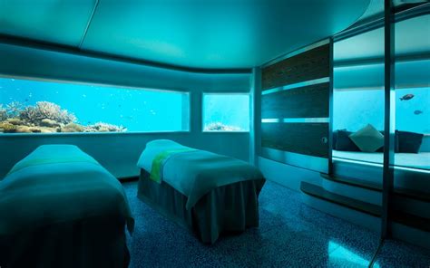 Take A Deep Dive In Huvafen Spas Underwater Treatment Rooms American Spa