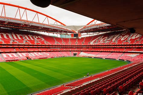 Benfica speelt zijn thuiswedstrijden in het estádio da luz (stadion van het licht). Benfica Stadium Tour with Petiscos (tapas) in Downtown ...