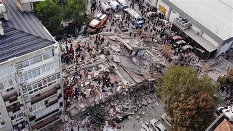 Closest cities around izmit with a population over 100,000. Earthquake hits Greece and Turkey, bringing deaths and floods - BBC News