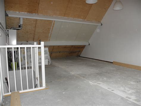 Een vaste trap naar de zolder is een aanwinst voor uw nieuwe leefruimte. Verbouwing huis of bedrijfspand, ook zolders - Decotronics