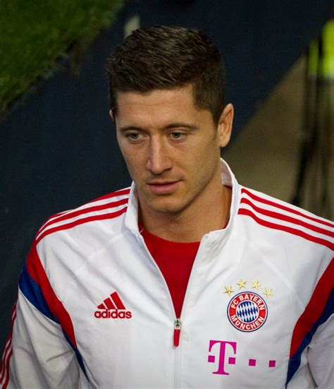 Check out his latest detailed stats including goals, assists, strengths & weaknesses and match ratings. Robert Lewandowski — Wikipédia