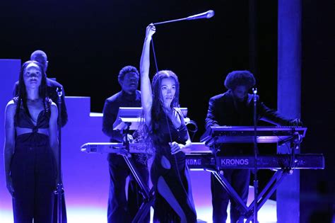 Solange Performs Stunning When I Get Home Medley On The Tonight Show