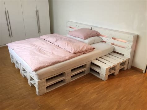Ideen, tipps und eine anleitung für dein selbstgebautes bett findest du hier. 140x200 cm | Bett aus paletten, Möbel aus paletten ...
