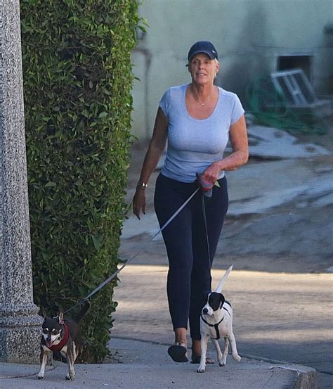 Photo Exclusif Brigitte Nielsen Se Prom Ne Avec Ses Chiens Los