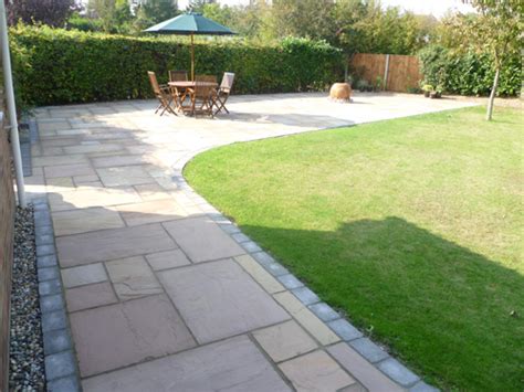 Modern And Traditional Garden Paving Designs