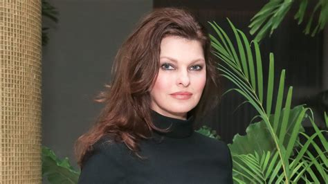 Cosmetic Surgery Linda Evangelista Opens Up About Her ‘brutally