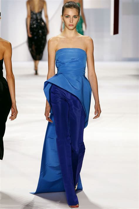 Défilés Vogue Paris Idées De Mode Defile Mode Style Bleu