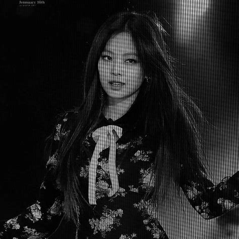 Jennie Dark Pfp For Yall 🖤 Women Fashion Concert