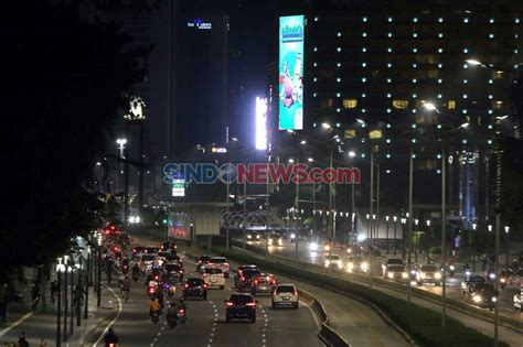 Foto Jalan Mh Thamrin Jakarta Ramai Di Malam Takbiran