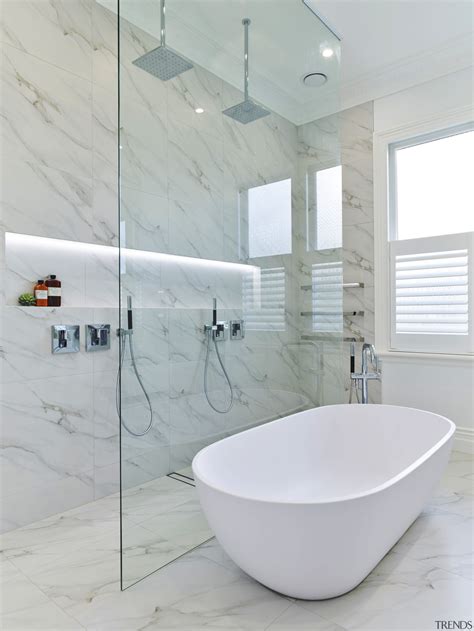 A Floor To Ceiling Glass Shower Scr Trends