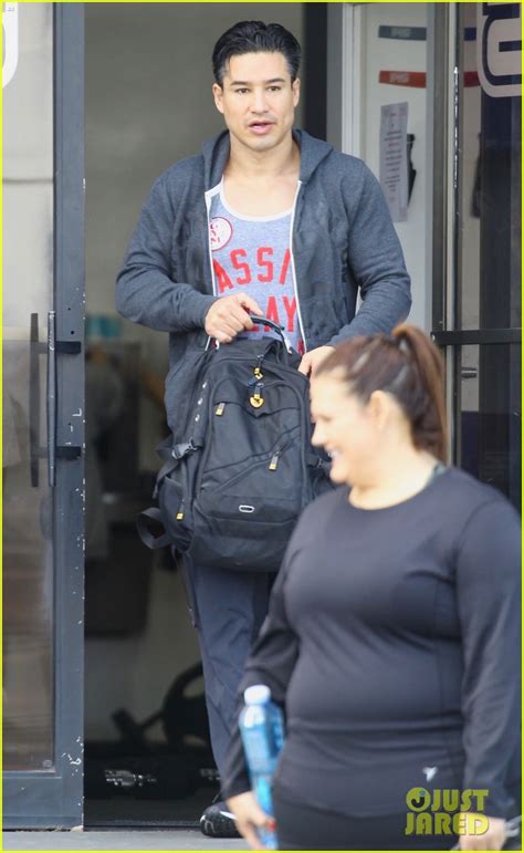 Photo Mark Wahlberg Mario Lopez Work Up A Sweat At The Gym 09 Photo