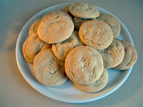 A recipe for filled raisin cookies, one of the treasures from my grandma's recipe collection. Diary of an Iron Homemaker: Raisin Filled Cookies