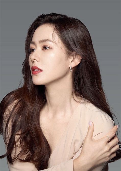 Pin By Auanio Day On Son Ye Jin In 2020 Korean Actresses Beauty Girl Beauty