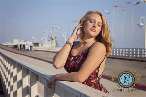 Senior Girl Beach Pier Boardwalk Pose Santa Cruz Beach Boardwalk Photo Shoot Shot With